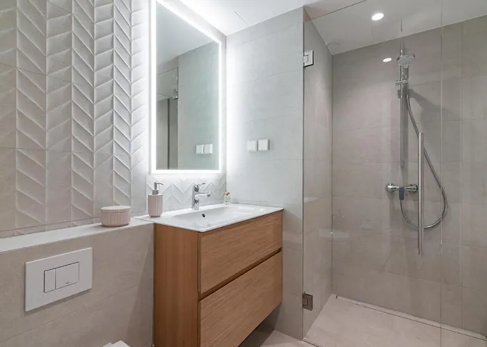 Modern City Center アパート